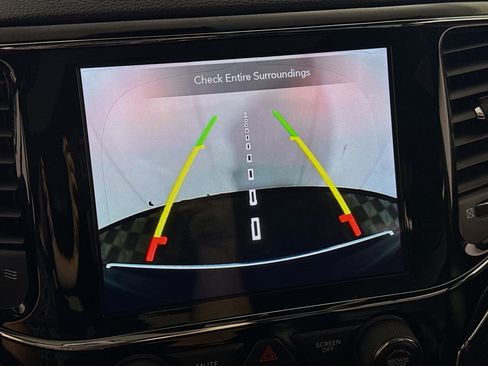 Used 2020 Jeep Grand Cherokee Limited image 3