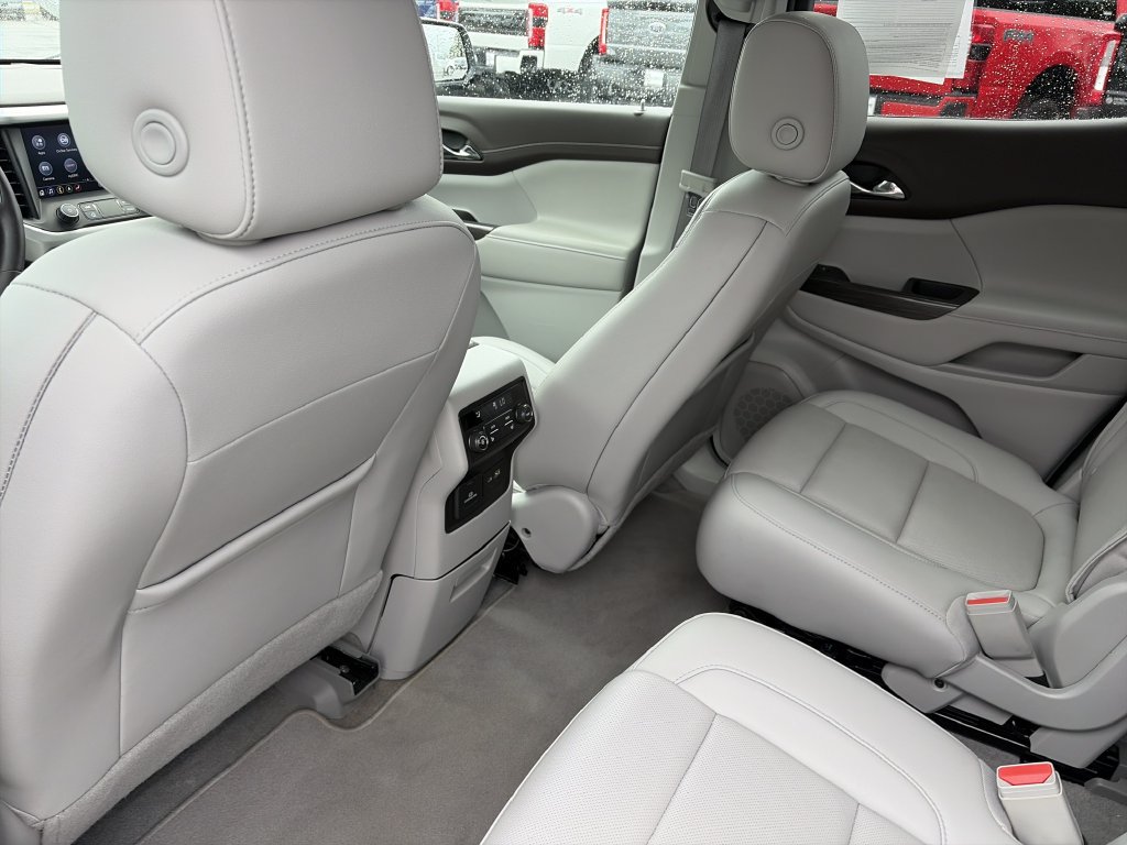 Used 2023 GMC Acadia SLT w/ Technology Package FWD image 31