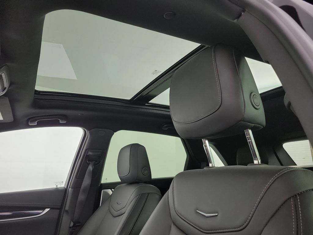 Certified 2024 Cadillac XT5 Premium Luxury FWD image 17