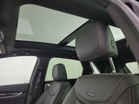 Certified 2024 Cadillac XT5 Premium Luxury FWD image 17
