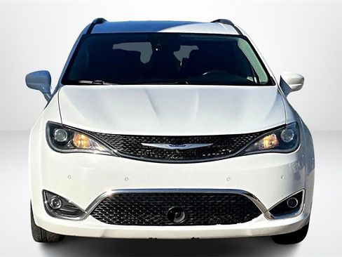 Used 2019 Chrysler Pacifica Touring-L Plus w/ Advanced Safetytec Group image 2