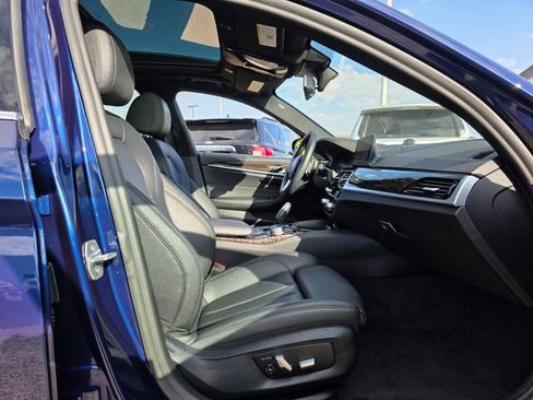 Used 2020 BMW 530e w/ Premium Package image 10