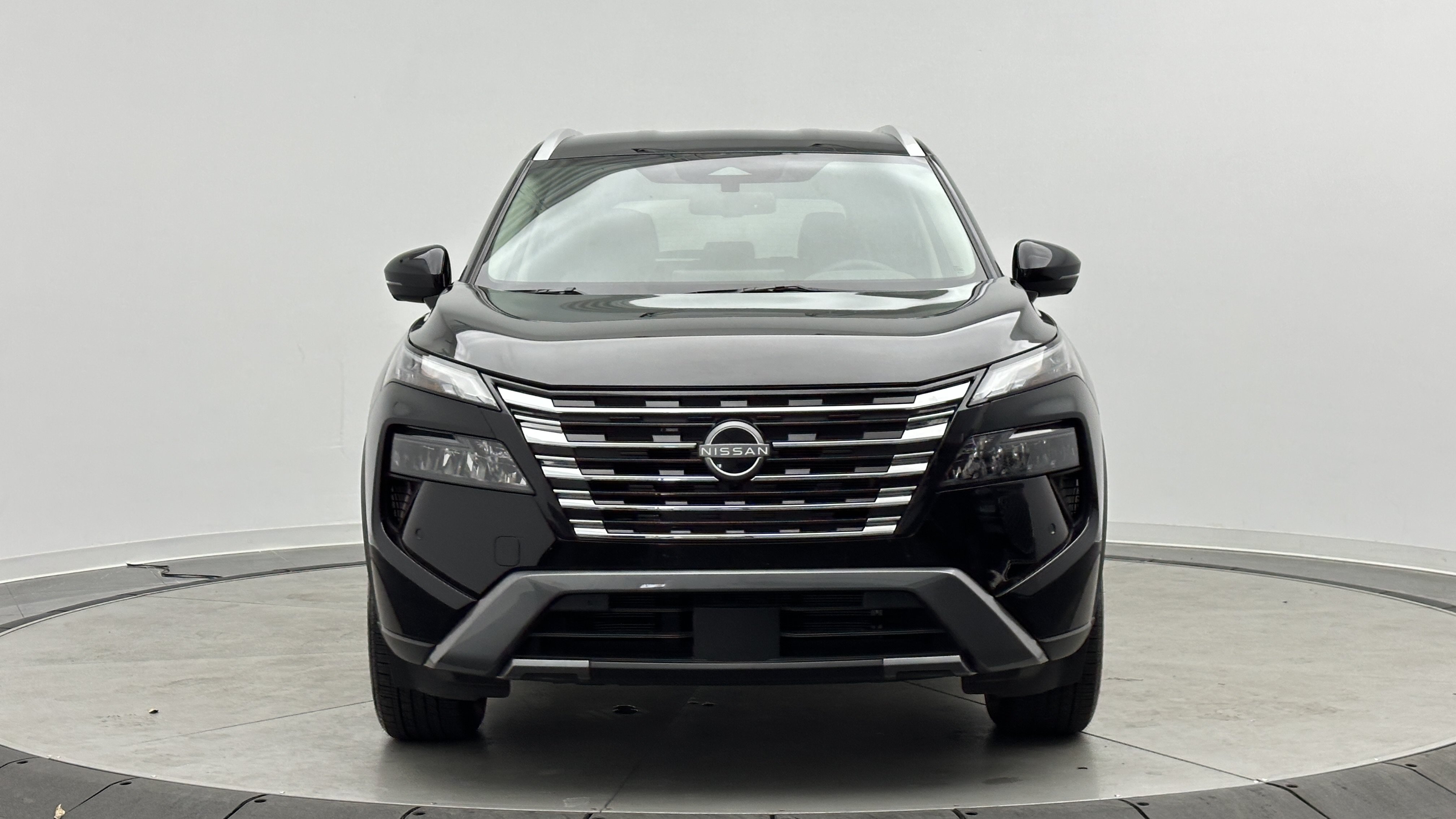 Used 2026 Nissan Rogue SL FWD image 2