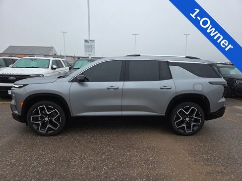 Used 2026 Chevrolet Traverse High Country AWD/4WD image 2