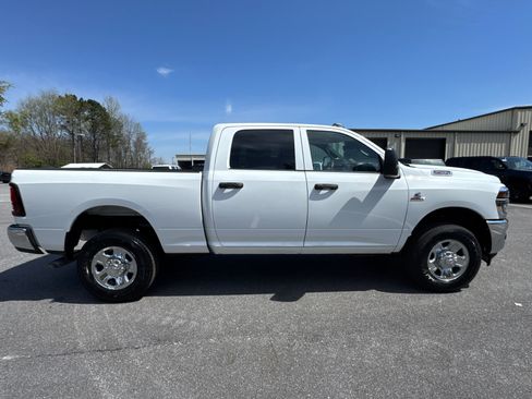 New 2026 RAM 2500 Tradesman w/ Chrome Appearance Group AWD/4WD image 4