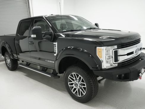 Used 2017 Ford F250 XLT w/ XLT Value Package AWD/4WD image 2