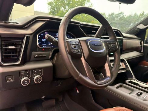 Used 2024 GMC Sierra 3500 Denali Ultimate AWD/4WD image 18
