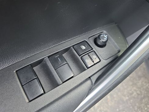 Used 2023 Toyota Corolla Cross XLE w/ Convenience Package image 15