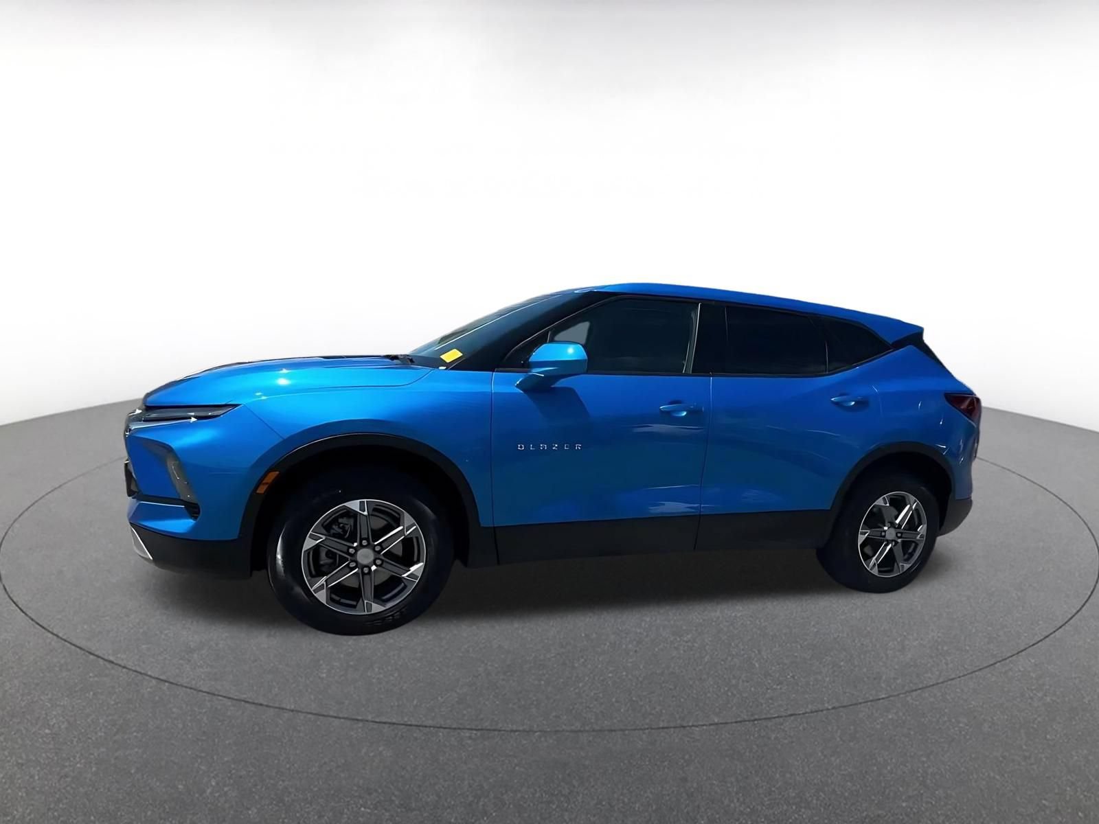 Used 2025 Chevrolet Blazer LT FWD image 7