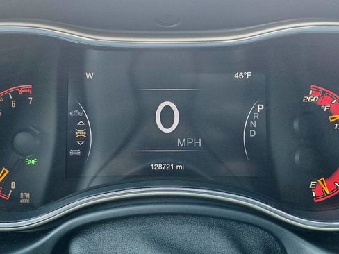 Used 2017 Jeep Grand Cherokee Limited w/ Luxury Group II image 37