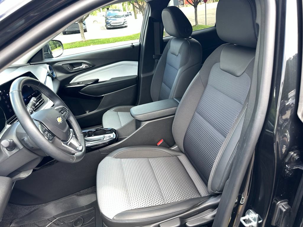 Used 2024 Chevrolet Trax LT w/ Driver Confidence Package FWD image 20