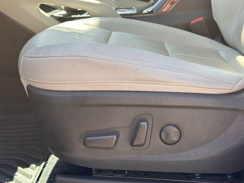 Used 2024 Kia Telluride EX w/ EX Captain's Chair Package image 26