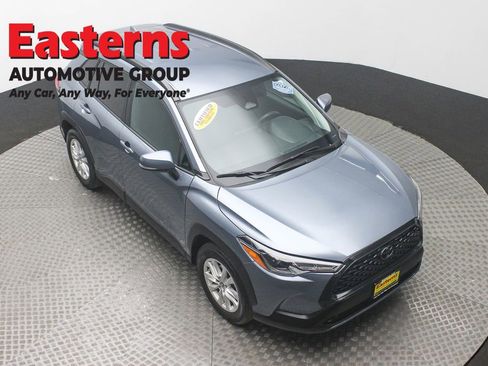 Used 2024 Toyota Corolla Cross LE image 3