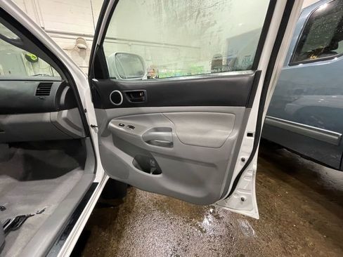 Used 2011 Toyota Tacoma 4x4 Double Cab w/ TRD Sport Pkg image 15