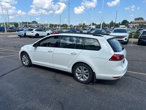 Used 2017 Volkswagen Golf S AWD/4WD image 3