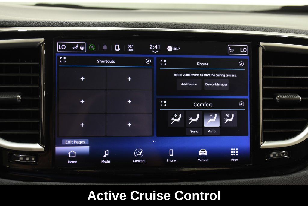 Used 2024 Chrysler Pacifica Touring-L FWD image 18
