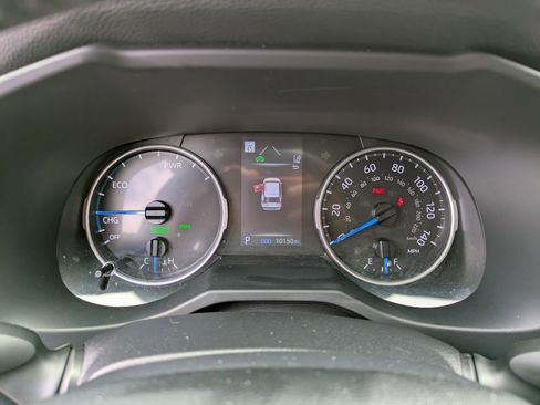 Used 2022 Toyota RAV4 XLE Premium image 12