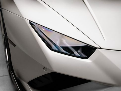 Used 2021 Lamborghini Huracan EVO RWD image 18