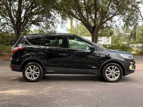 Used 2018 Ford Escape SE w/ Ford Safe & Smart Package FWD image 4