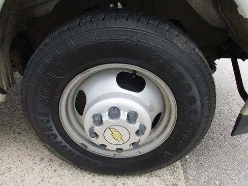 Used 2020 Chevrolet Express 4500 w/ Power Convenience Package image 18