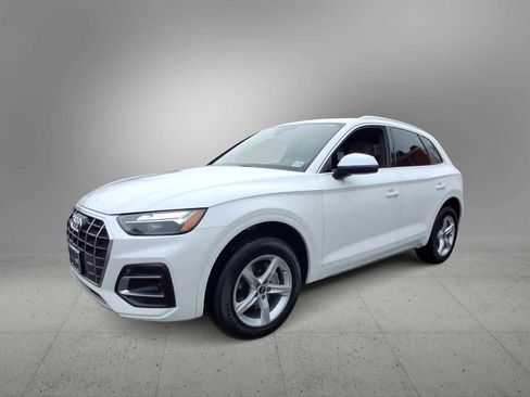 Used 2023 Audi Q5 2.0T Premium w/ Convenience Package image 4