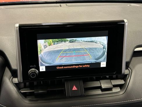 Used 2025 Toyota RAV4 XLE AWD/4WD image 5