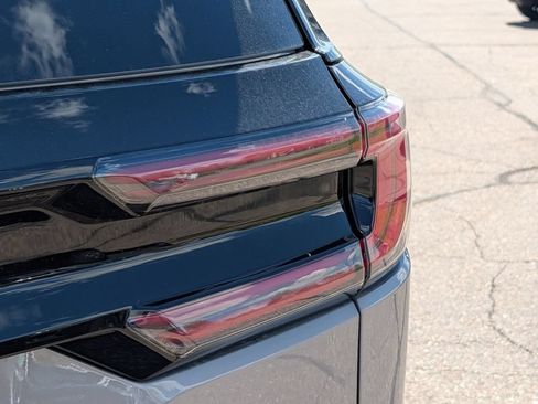 New 2026 GMC Acadia AT4 w/ Luxury Package AWD/4WD image 11