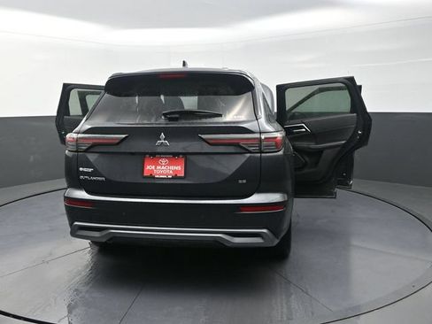 Used 2025 Mitsubishi Outlander SE AWD/4WD image 44