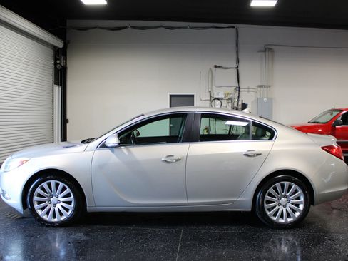 Used 2012 Buick Regal Leather FWD image 6