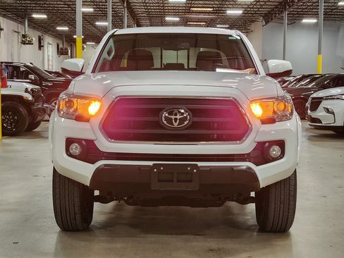 Used 2023 Toyota Tacoma SR5 w/ Technology Package image 2