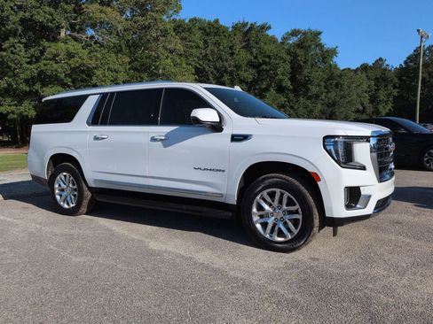 Used 2024 GMC Yukon XL SLT w/ SLT Luxury Package AWD/4WD image 2