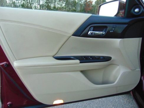 Used 2013 Honda Accord Touring image 45
