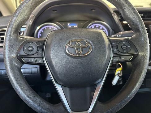 Used 2020 Toyota Camry LE FWD image 11