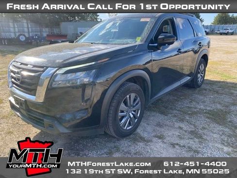 Used 2024 Nissan Pathfinder SV FWD image 4