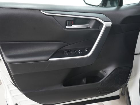 Used 2025 Toyota RAV4 XLE AWD/4WD image 20