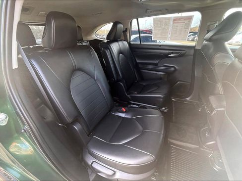 Used 2025 Toyota Highlander XLE image 26