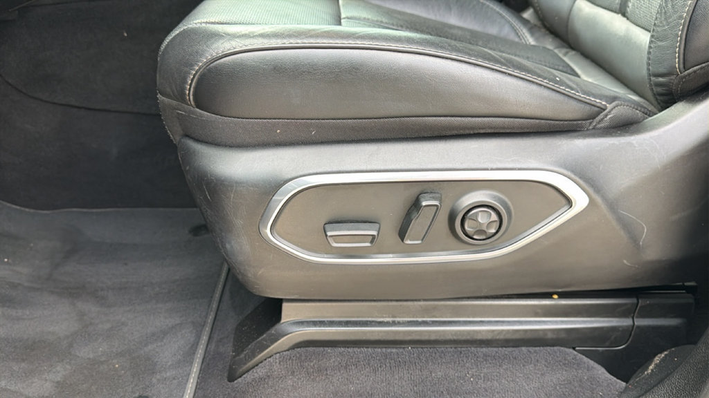Used 2023 Jeep Wagoneer Series II AWD/4WD image 14