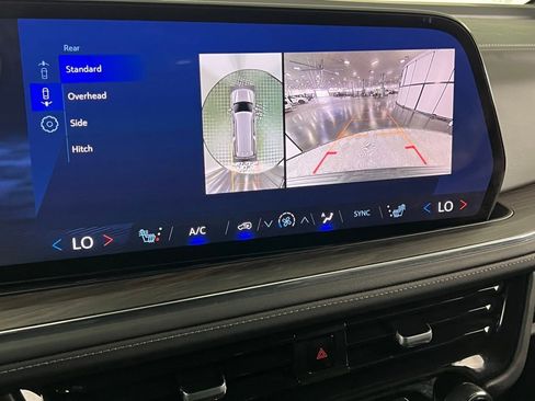 Used 2025 Chevrolet Suburban Z71 image 19