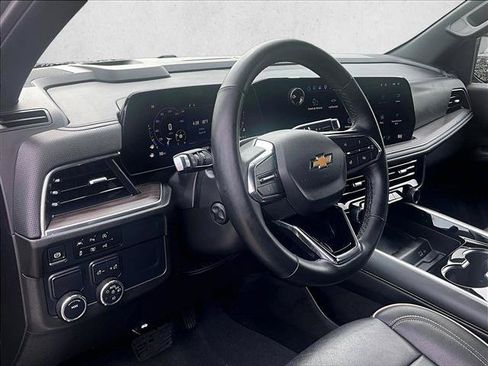 Used 2025 Chevrolet Suburban Premier RWD image 14