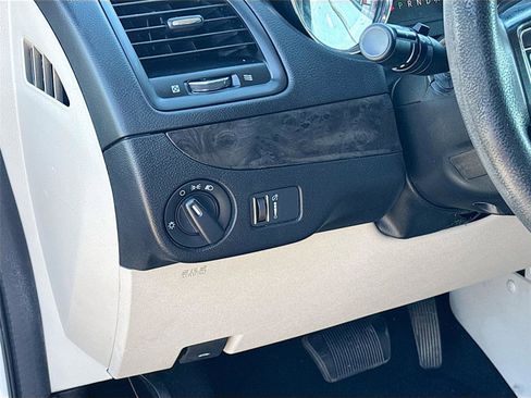 Used 2019 Dodge Grand Caravan SE image 11