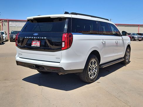 Used 2025 Ford Expedition Max Active AWD/4WD image 3