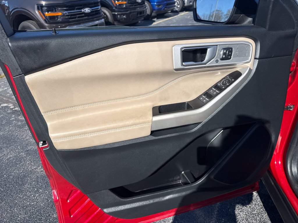 Used 2021 Ford Explorer Limited w/ Equipment Group 301A AWD/4WD image 29