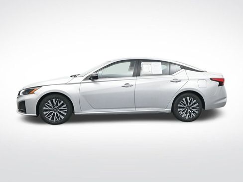 Used 2024 Nissan Altima 2.5 SV image 10