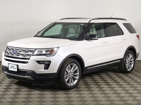 Used 2018 Ford Explorer XLT w/ Equipment Group 202A AWD/4WD image 9