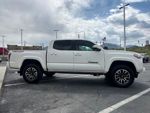 Used 2020 Toyota Tacoma TRD Sport w/ Technology Package AWD/4WD image 5