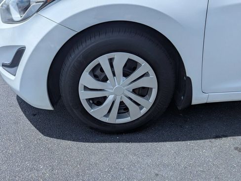 Used 2016 Hyundai Elantra SE FWD image 23