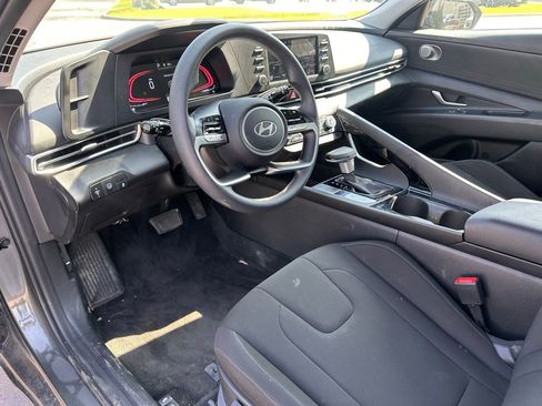 Used 2025 Hyundai Elantra Blue image 24