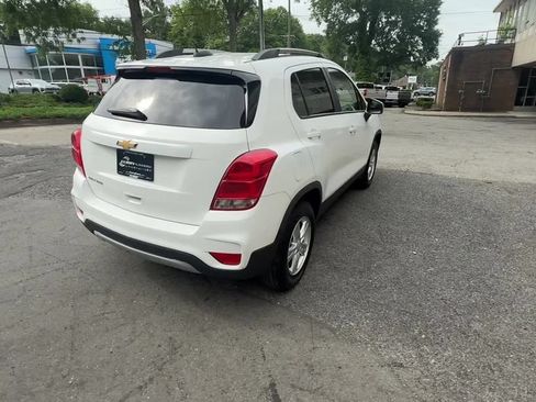 Used 2022 Chevrolet Trax LT w/ LT Convenience Package AWD/4WD image 13