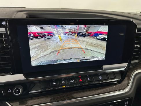 Used 2025 Chevrolet Silverado 1500 LT Trail Boss w/ Convenience Package II AWD/4WD image 15
