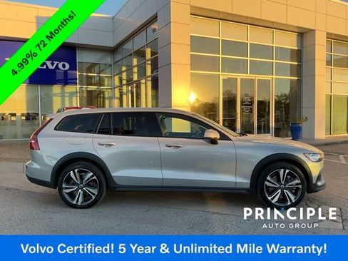 Certified 2025 Volvo V60 B5 Cross Country Plus image 11